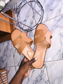 Flat shoes